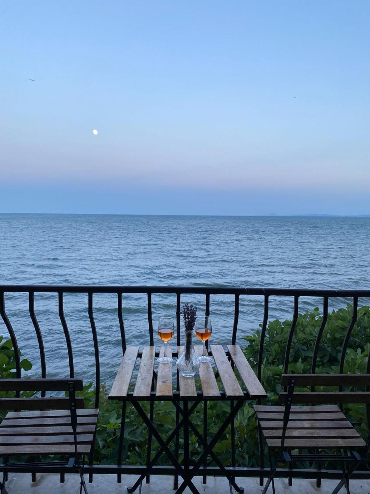 Apartment In A Beach House Old Town Nessebar Bagian luar foto
